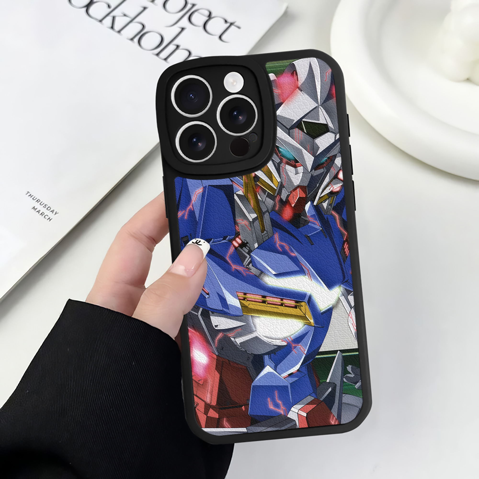 （画像用） 機動戦士ガンダム Mobile Suit Gundam 【iPhone 16シリーズ対応】シリコンスマホケース（レザー調） 材質：シリコン